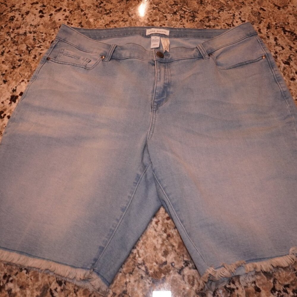 Lane Bryant Flex Magic Signature Fit Mid-Rise Bermuda Denim Shorts